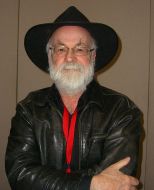 Novelist Terry Pratchett on Day 2 of the 2012 New York Comic Con, Friday October 12, 2012 © Luigi Novi / Wikimedia Commons