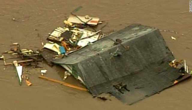 missouri-floods-roof-rescue-house-underwater