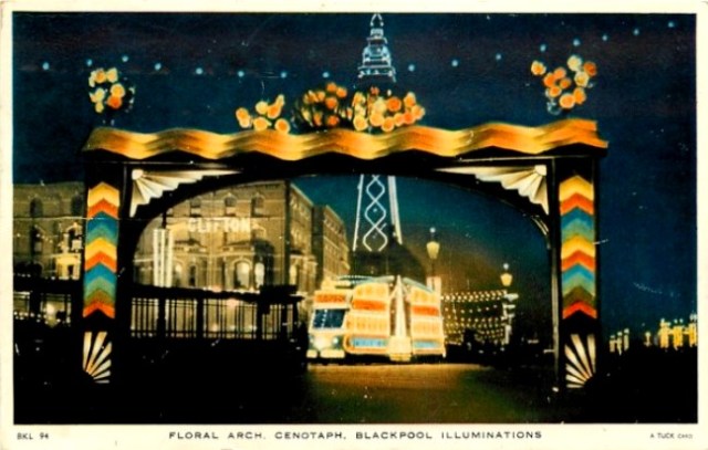 blackpool-floral_arch_tuck_postcards