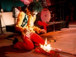 Jimi-hendrix-guitar-on-fire-monterey-live-1967