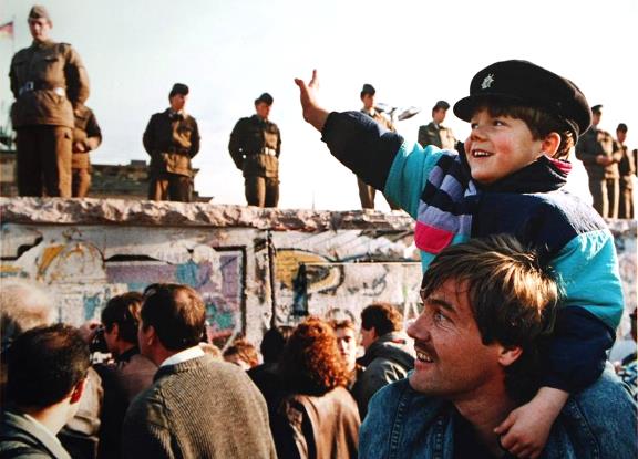 berlin-wall-goes-down