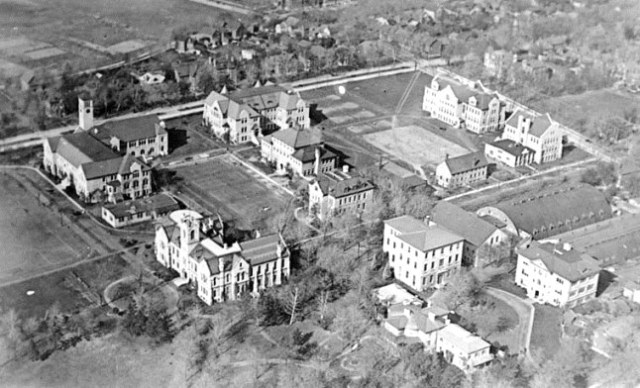 queens_university_canada-from_the_air_1919