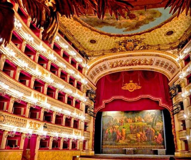 real-teatro-di-san-carlo-naples