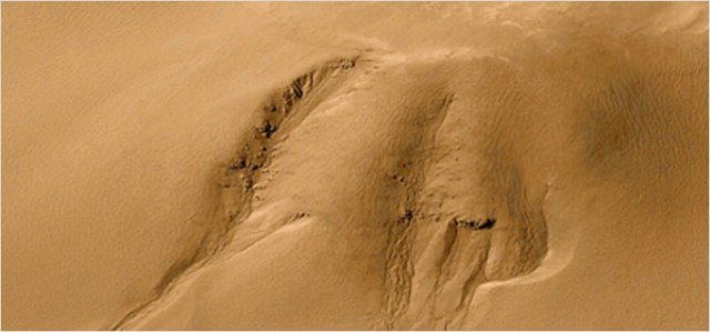 mars-global-surveyor-mars-orbiter-photo