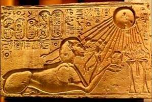 aten-the-sun-god-with-hands-at-the-end-of-his-rays