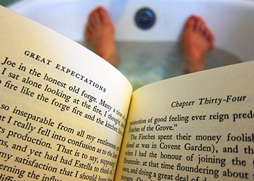read-in-the-bathtub-day