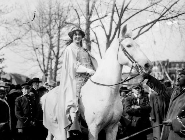 inez-millholland-suffrage-parade