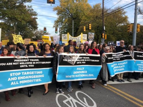 DqyKWWMXcAEuzq3_1_[1]